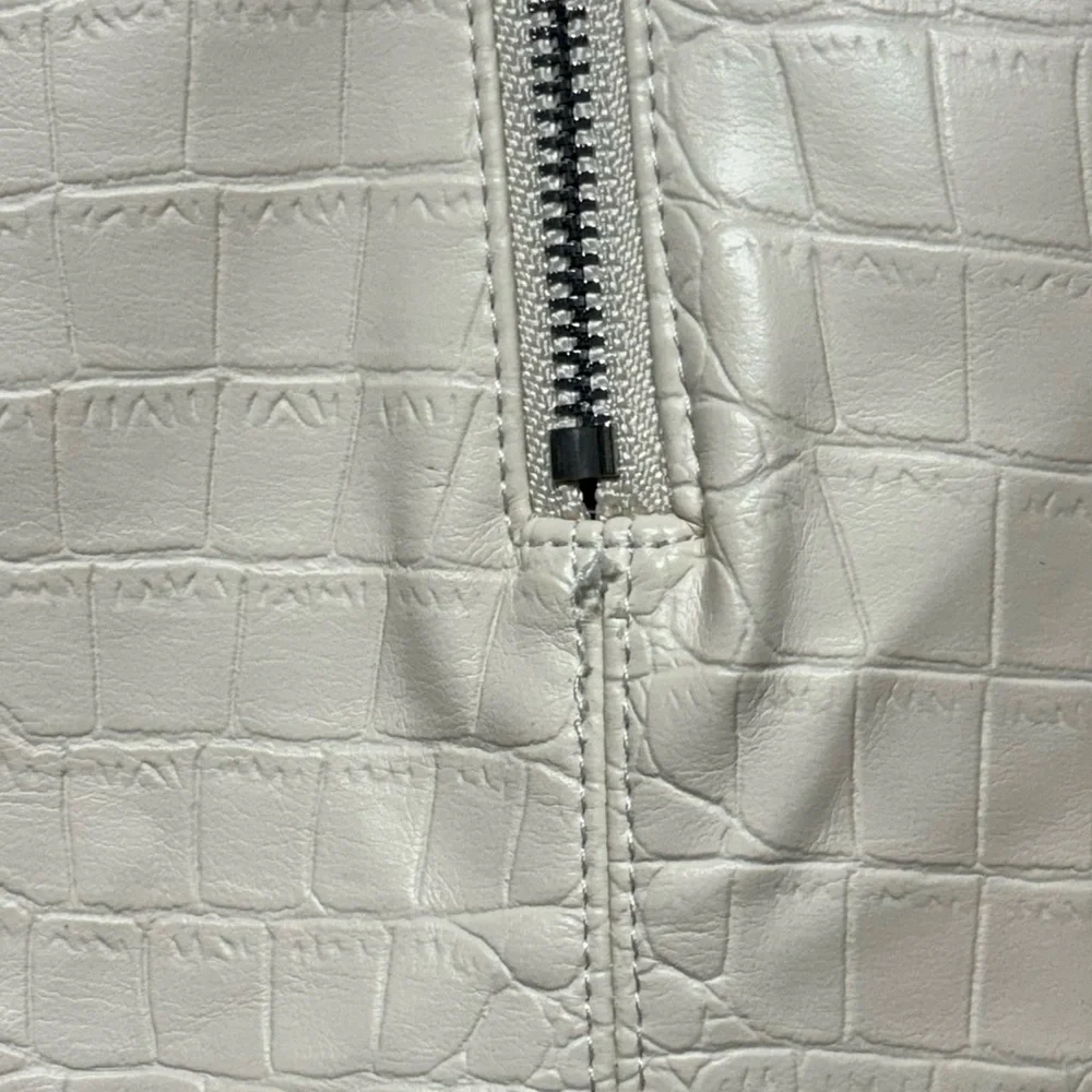 ✨Francesca's Collections Cream Mini Skirt Size M